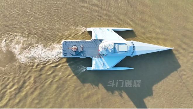 人船演示区展出开创了珠海航展新气象凯发首页登录500吨级的三体船在无