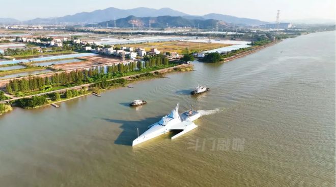 人船演示区展出开创了珠海航展新气象凯发首页登录500吨级的三体船在无(图4)